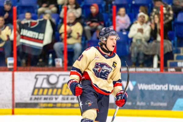 Bandits Overwhelm Oilers 7-1 in Brooks